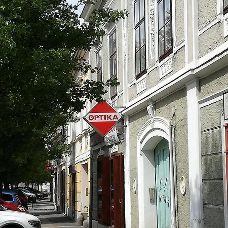 Hanga Apartman, *