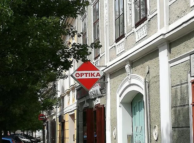 Hanga Apartman, *
